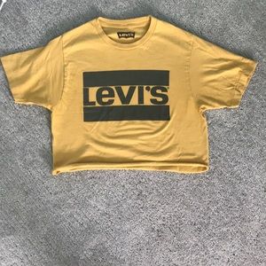 Levi’s cropped tee